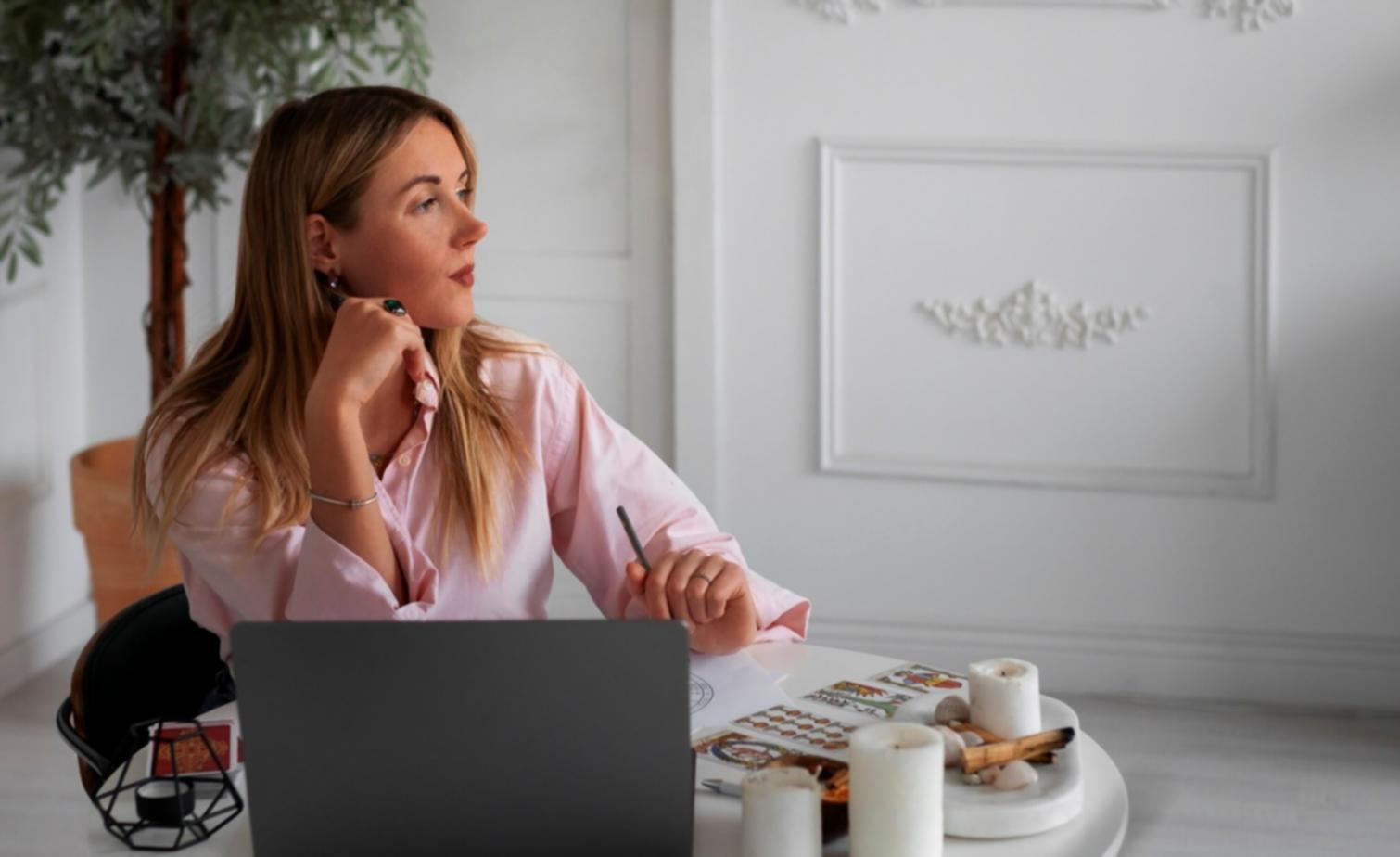 Студенческие работы по типографике на курсе CoinSun 2021 года