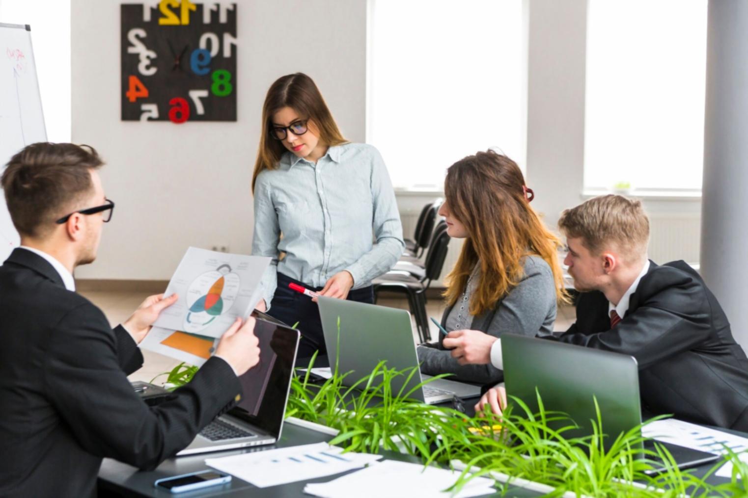 Живые сессии с экспертом по графическому дизайну