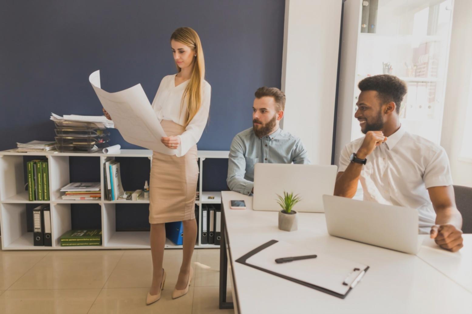 Палитра цветов и инструменты дизайнера